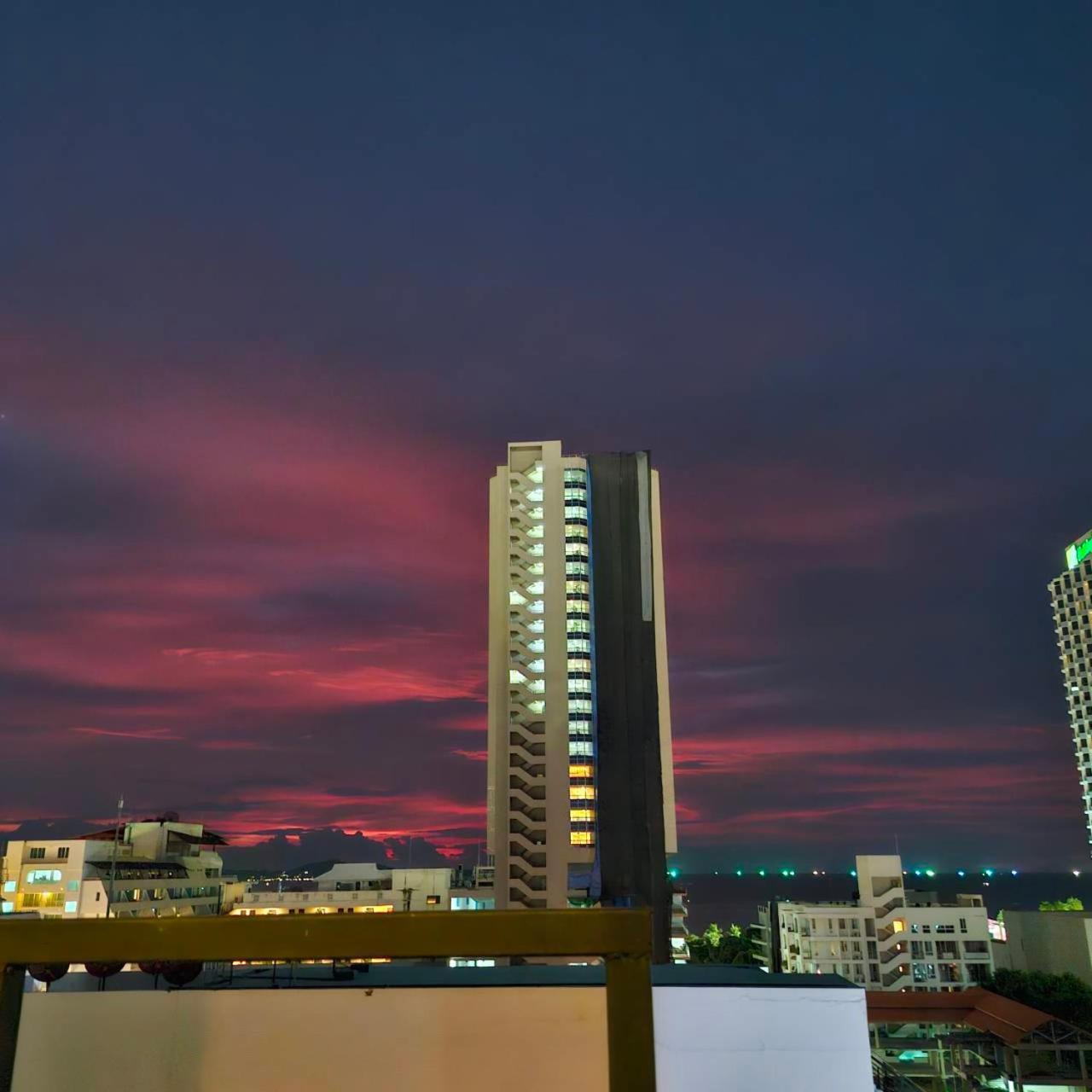 Xq Pattaya Hotel Buitenkant foto
